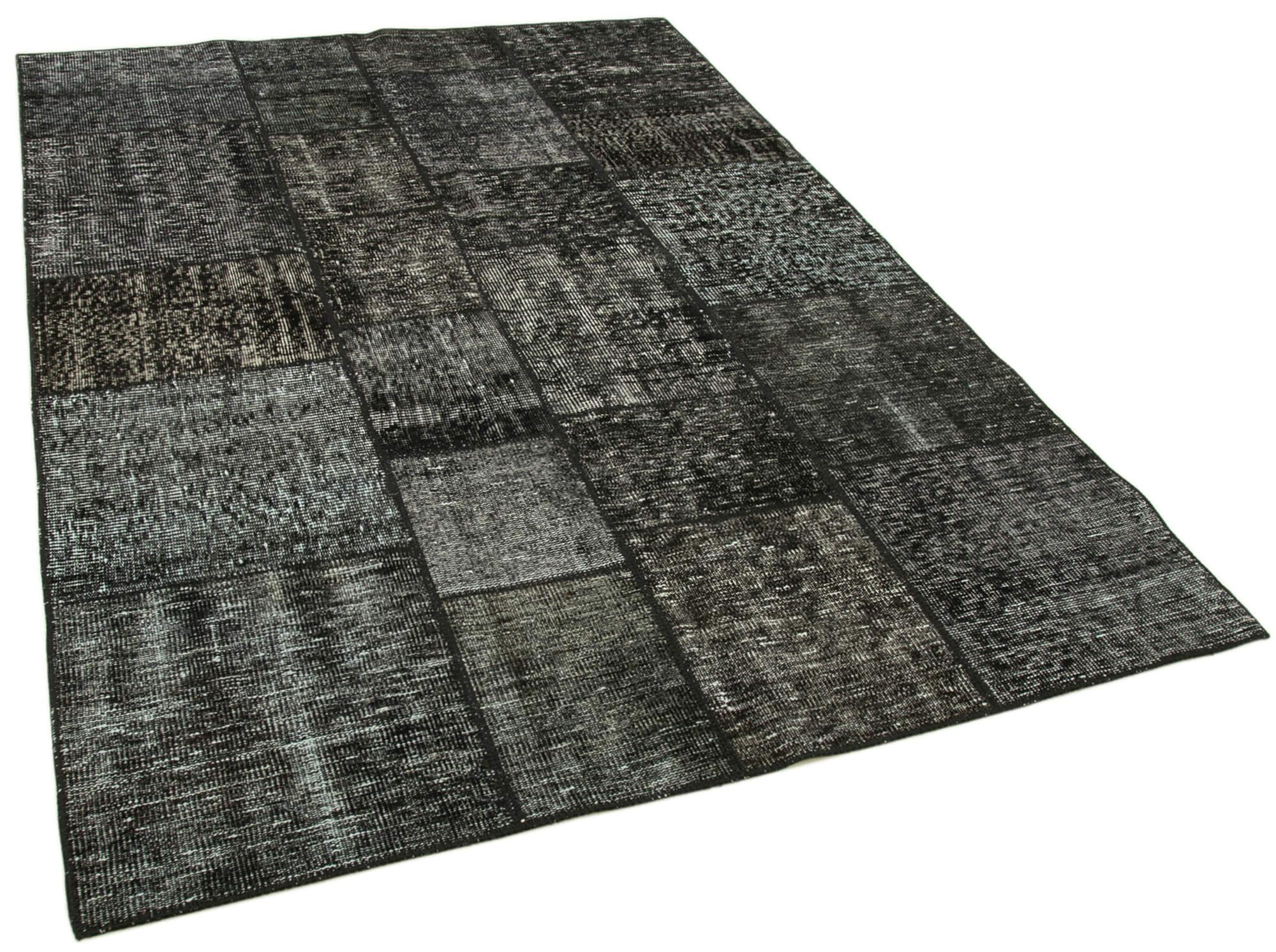 6 x 8 Black Patchwork Rug - 608