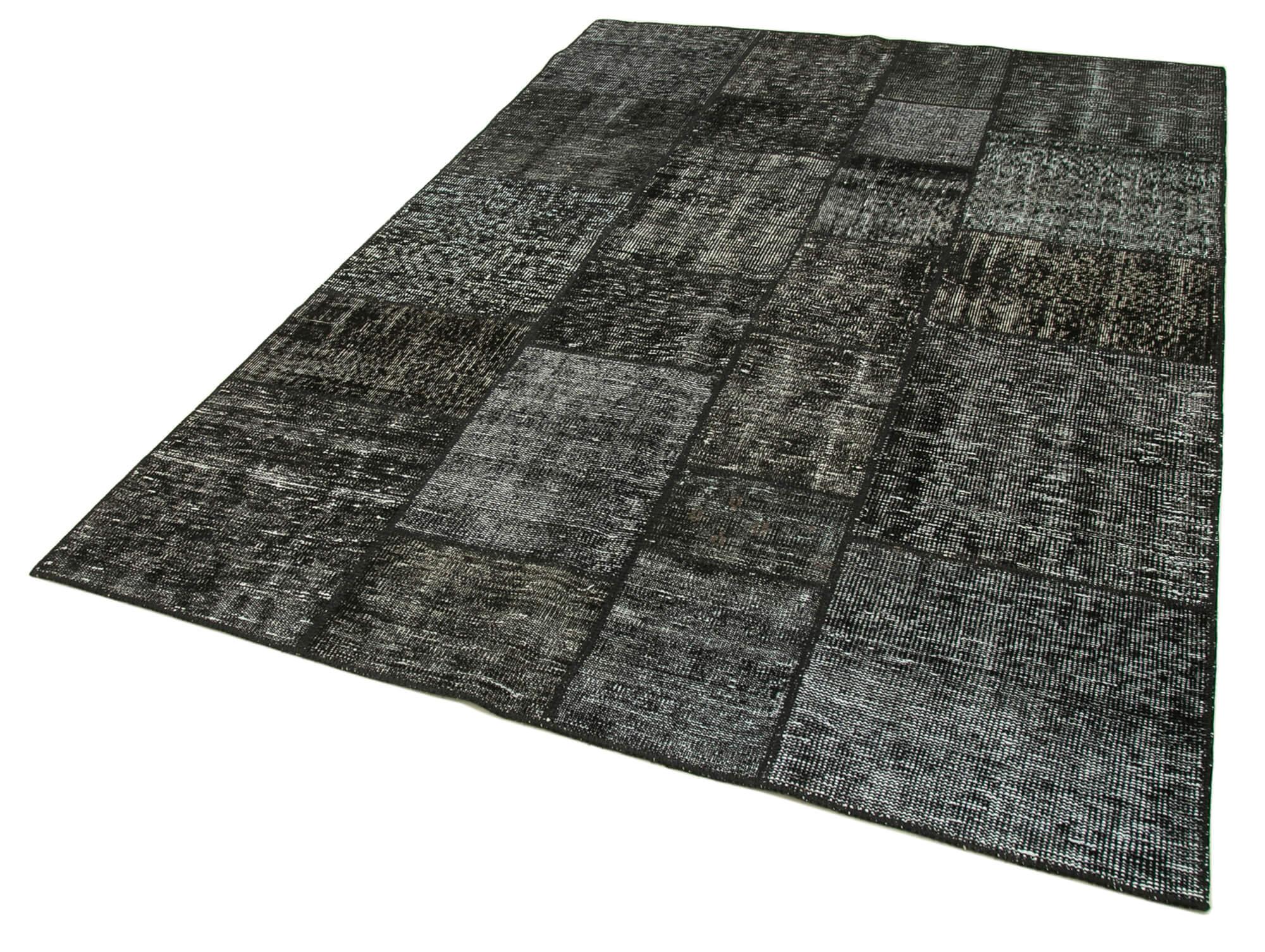 6 x 8 Black Patchwork Rug - 608