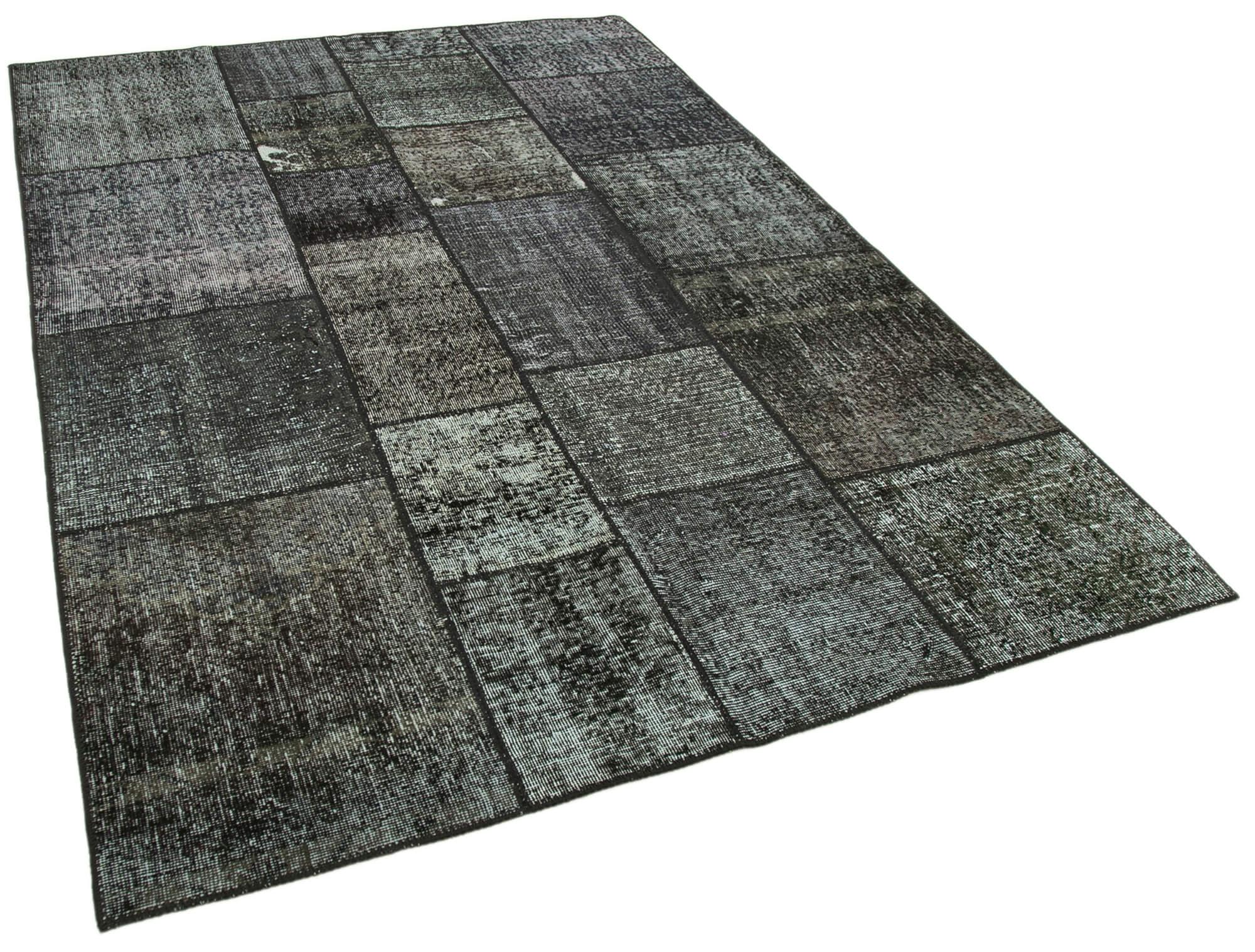 6 x 8 Black Patchwork Rug - 614