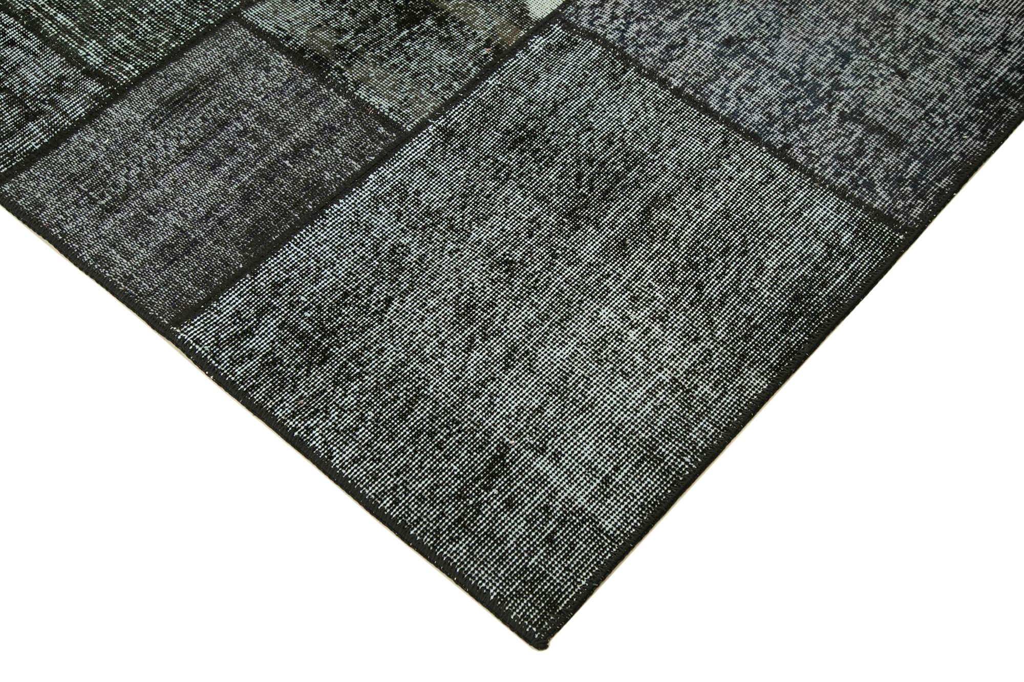 6 x 8 Black Patchwork Rug - 614