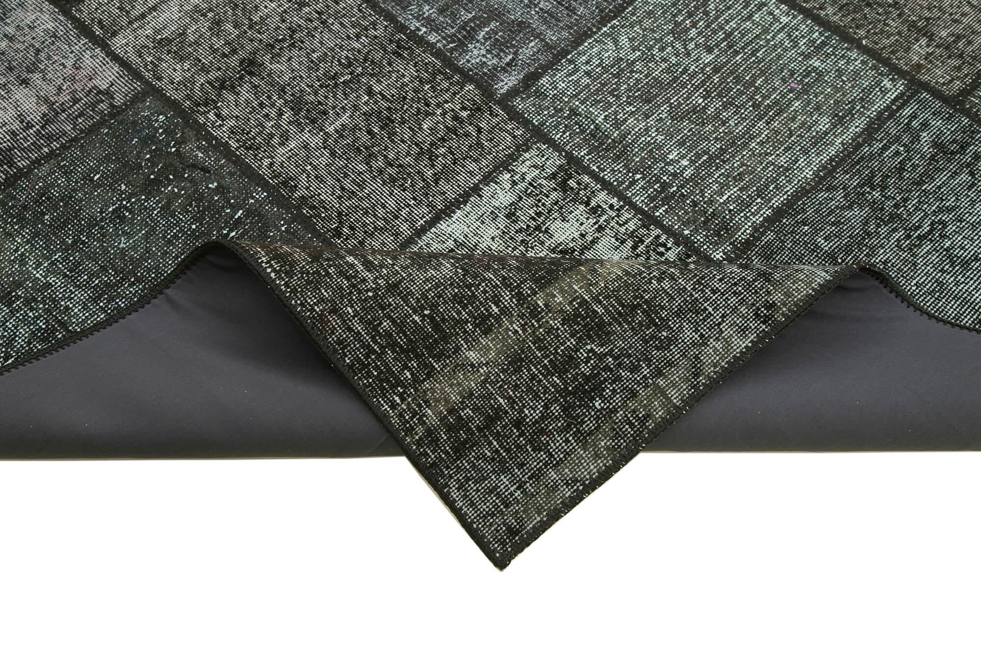 6 x 8 Black Patchwork Rug - 614