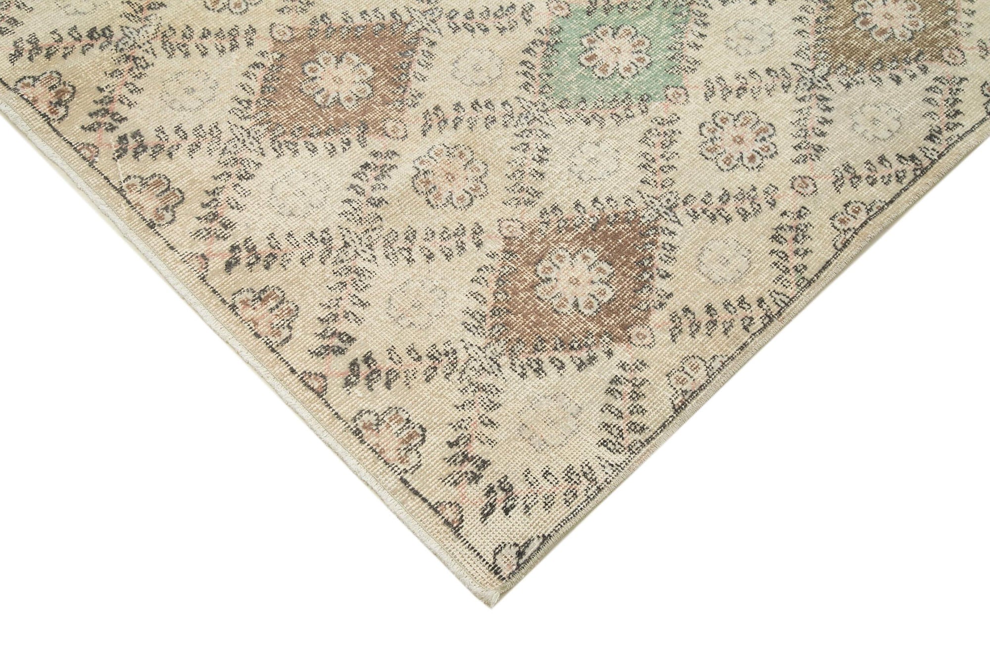 5 x 10 Beige Bohemian Rug  - 759