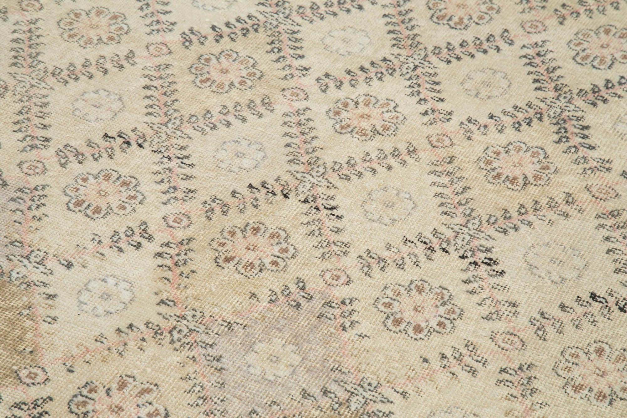 5 x 10 Beige Bohemian Rug  - 759