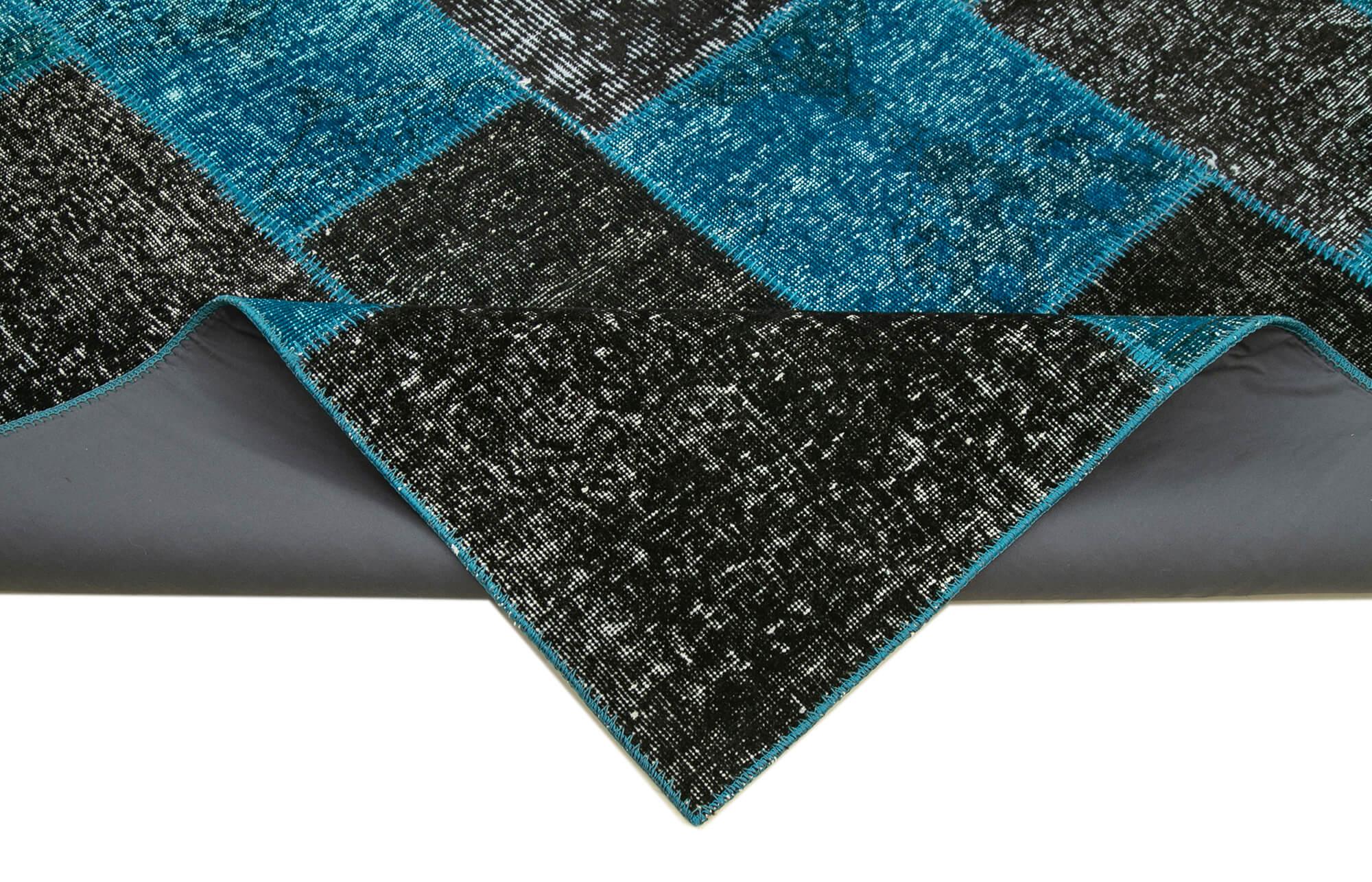 7 x 10 Black Patchwork Rug - 686