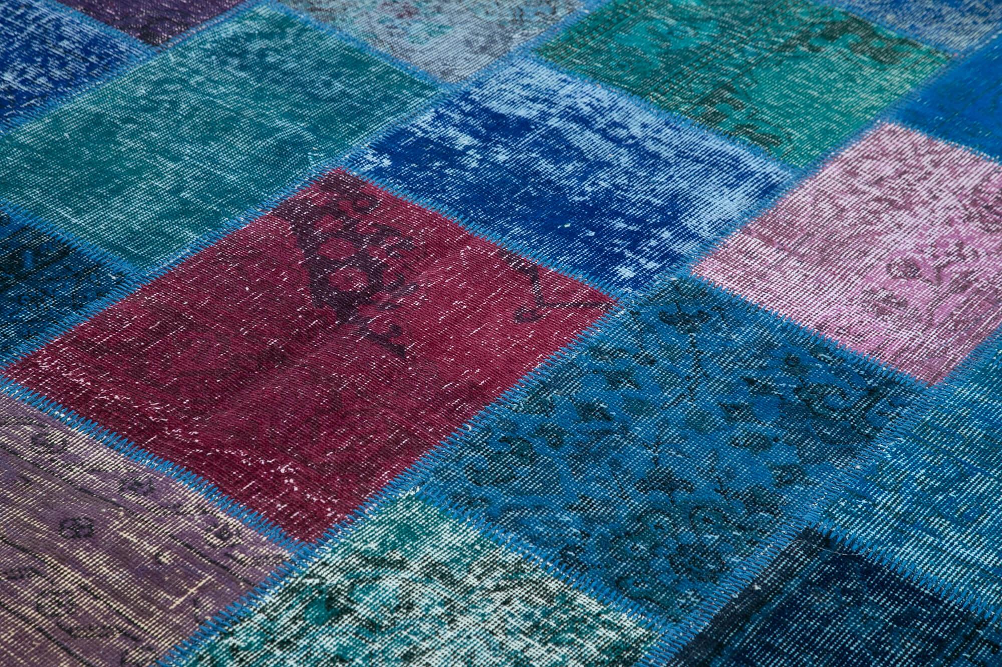 7 x 10 Blue Patchwork Rug - 700