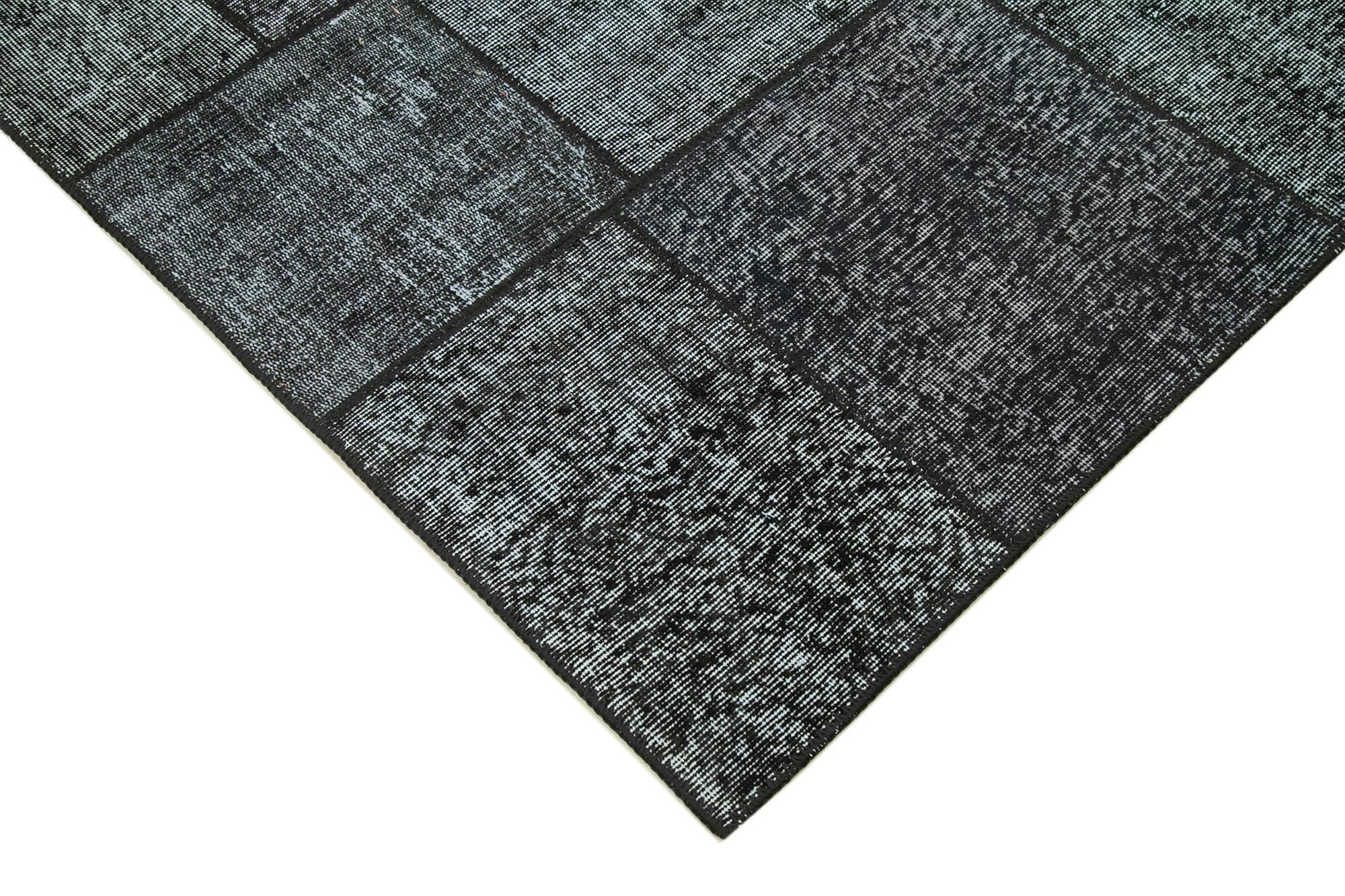 6 x 8 Black Patchwork Rug - 2606