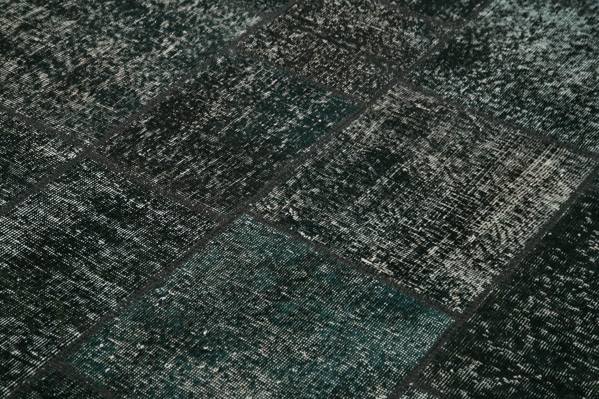 6 x 8 Black Patchwork Rug - 2640