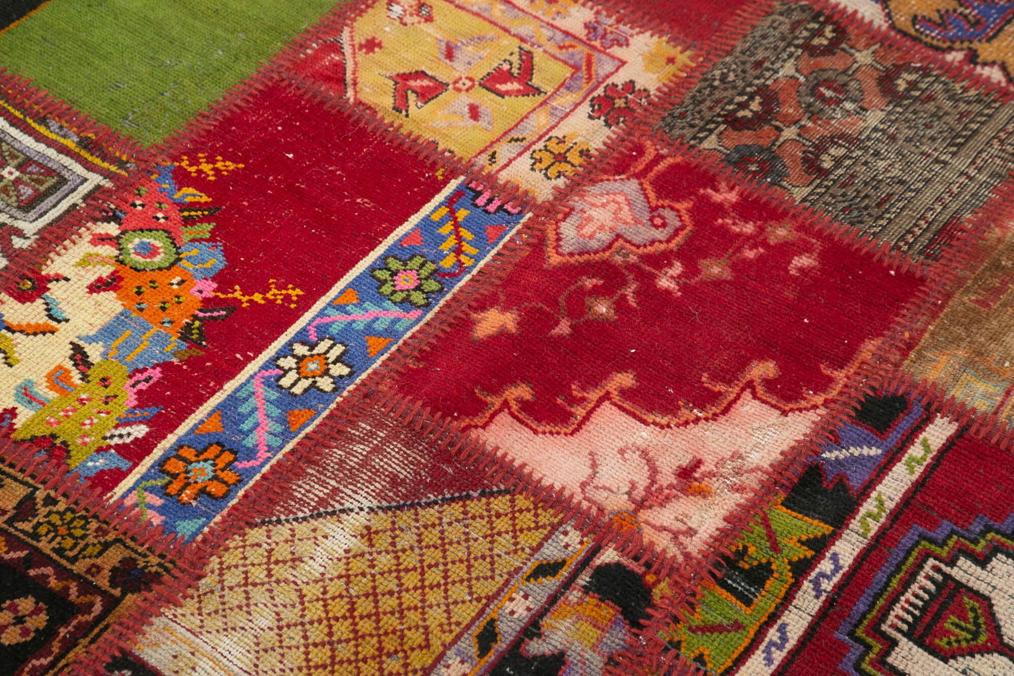 4 x 7 Red Patchwork Rug - 2679