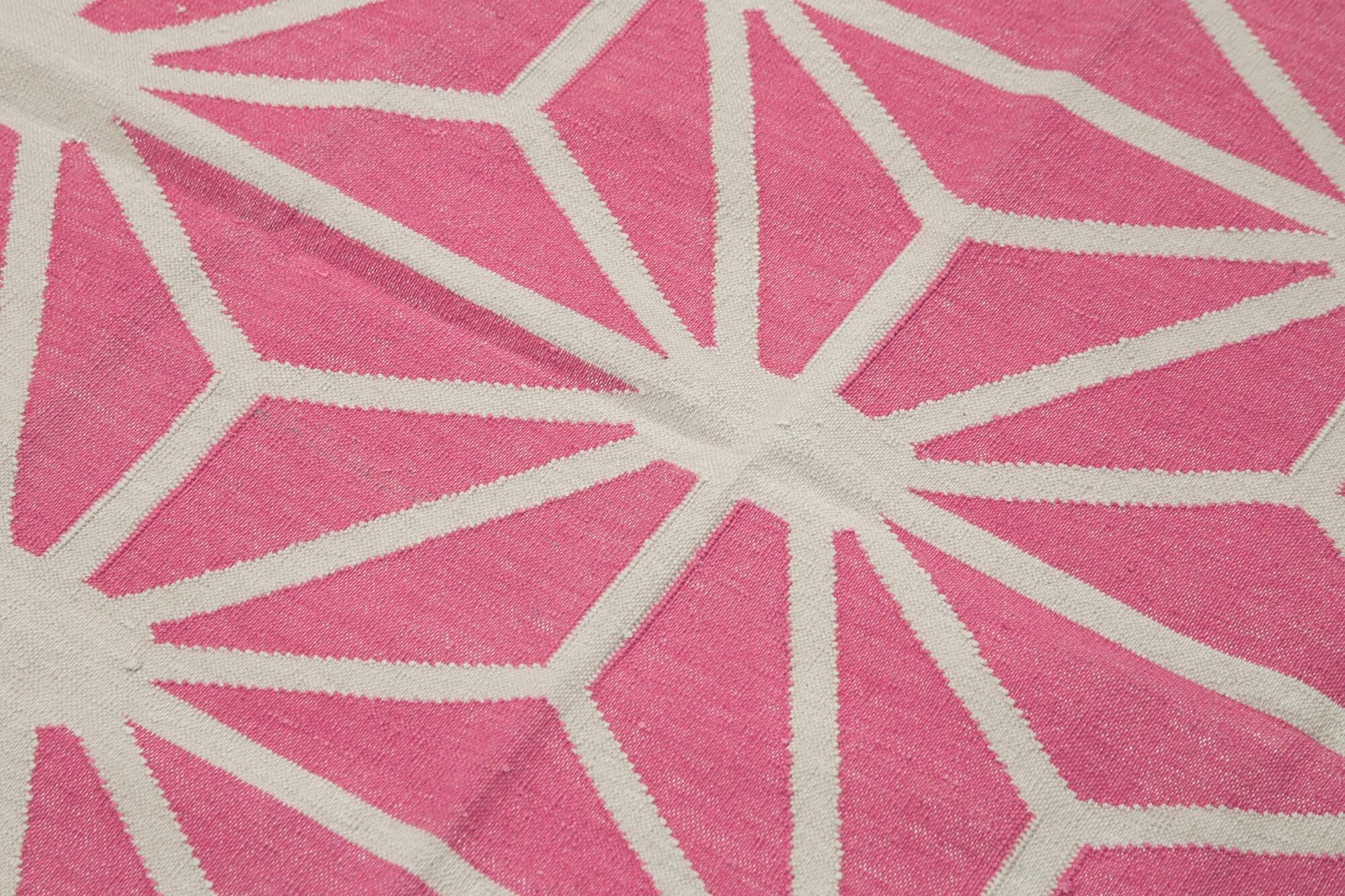 4 x 5 Fuchsia Dhurrie Rug - 2930