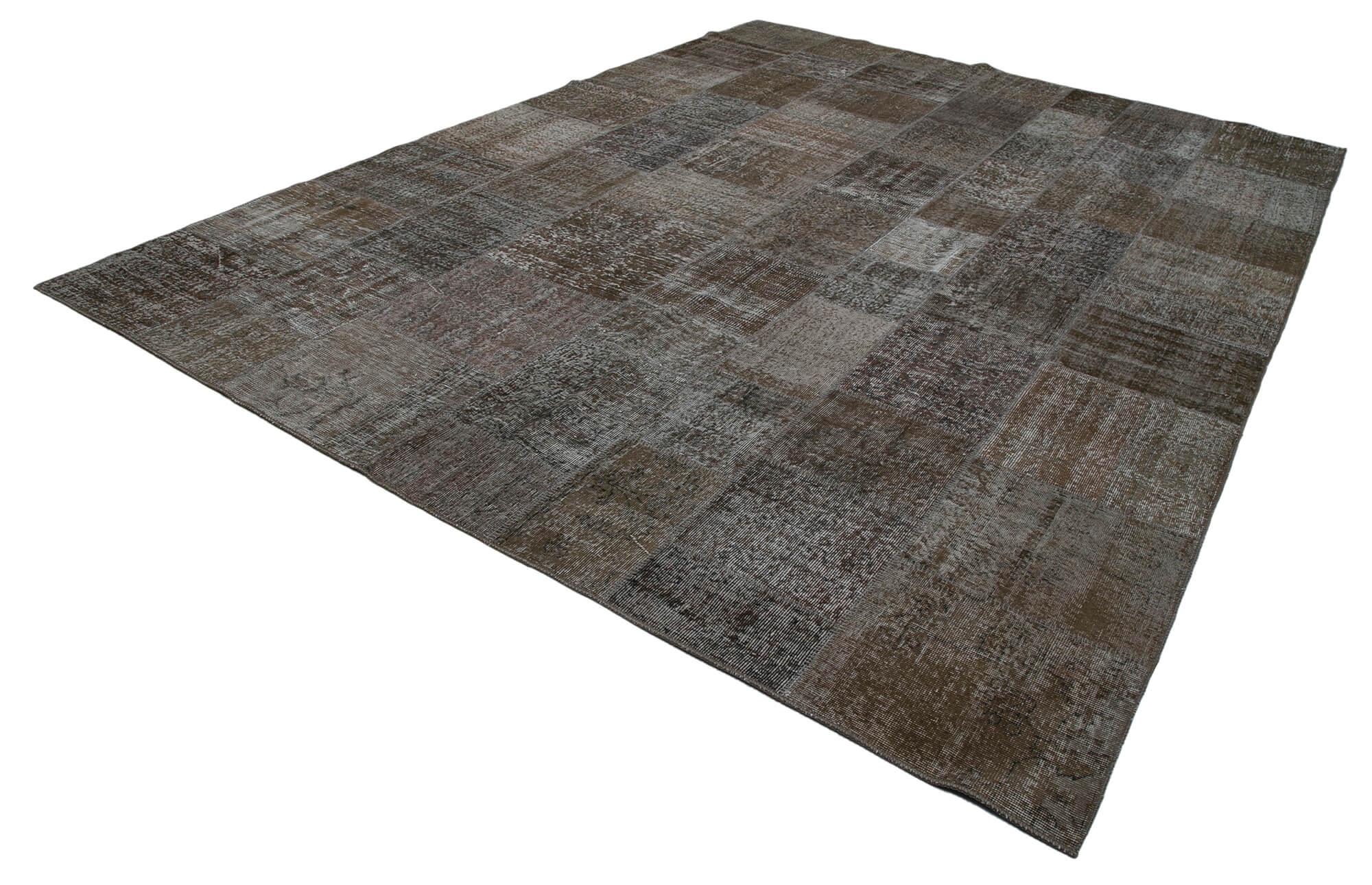 10 x 13 Brown Patchwork Rug - 3777