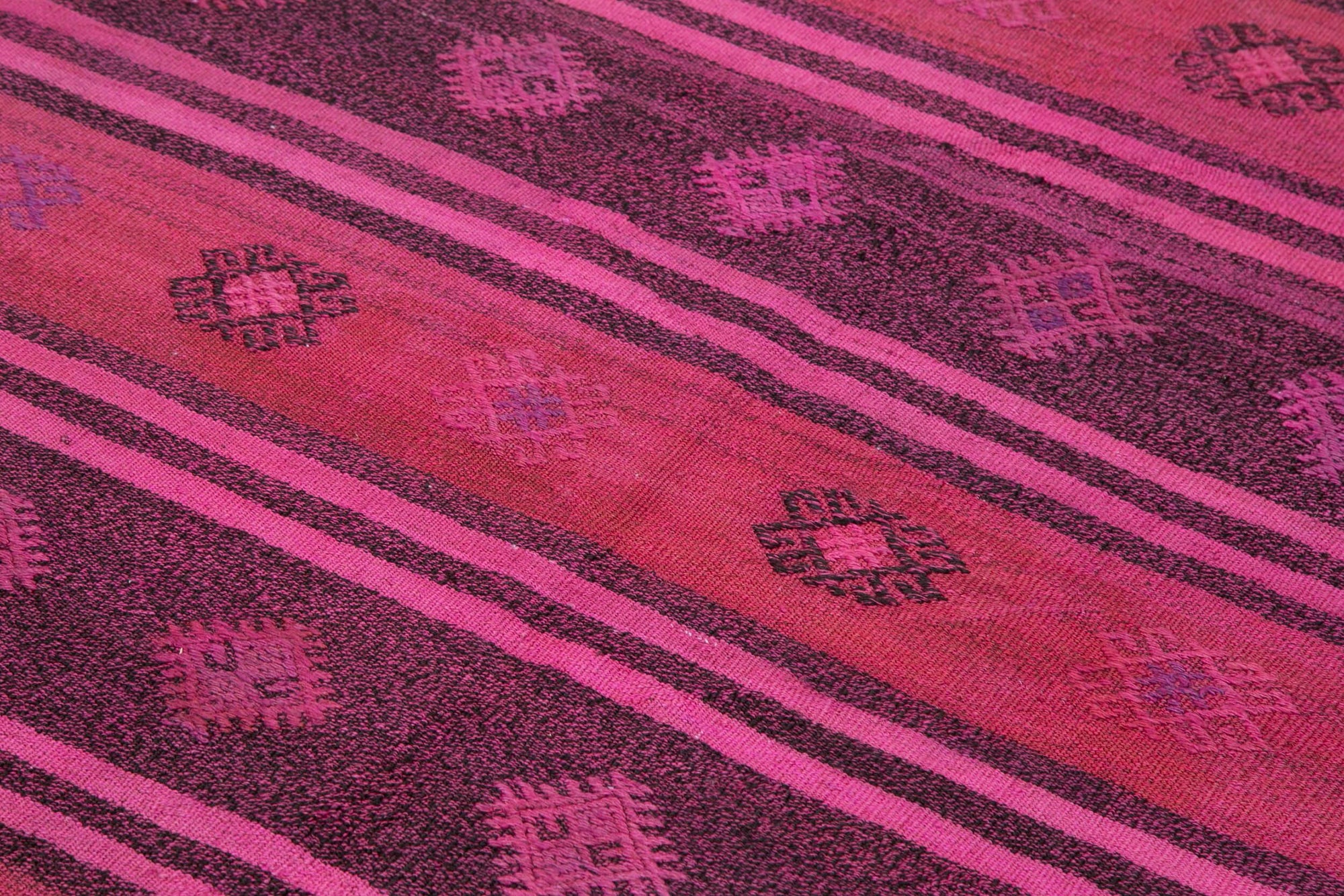 6 x 9 Pink Vintage Turkish Kilim Rug - 3927