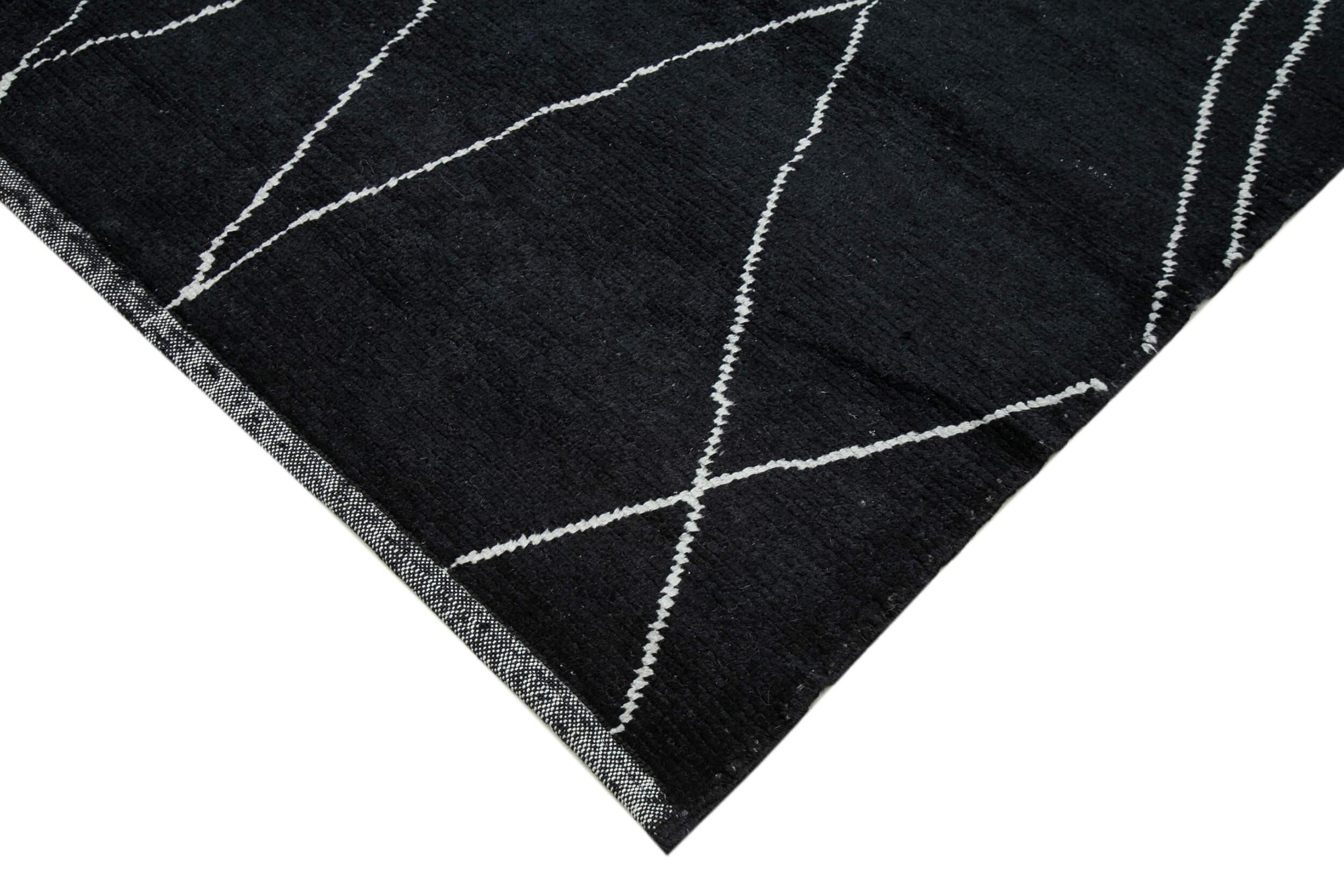 8 x 11 Black Moroccan Rug - 4018