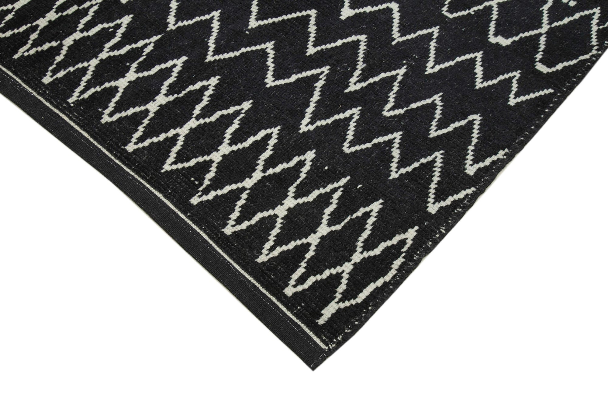 6 x 9 Black Moroccan Rug - 3989