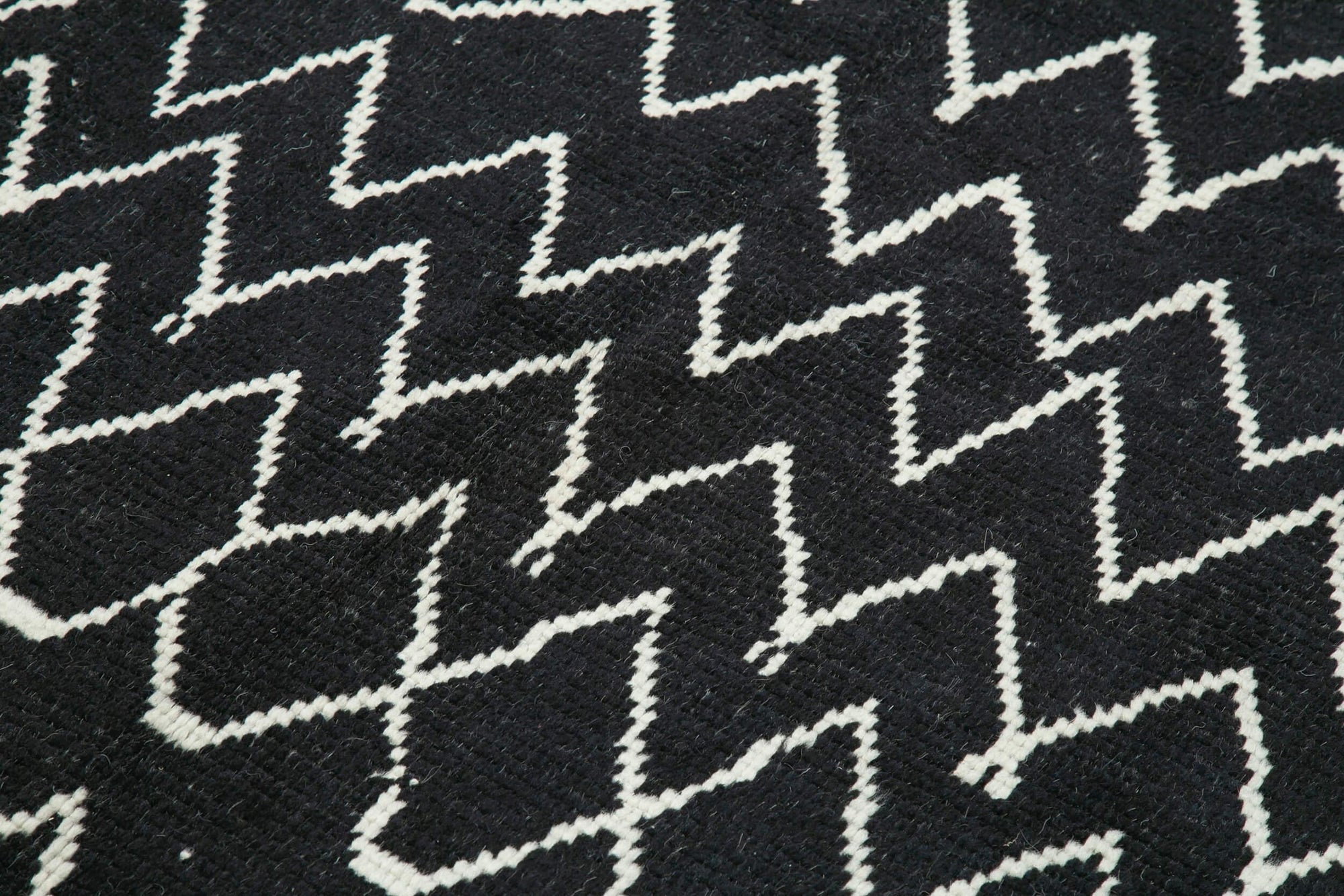 6 x 9 Black Moroccan Rug - 3989