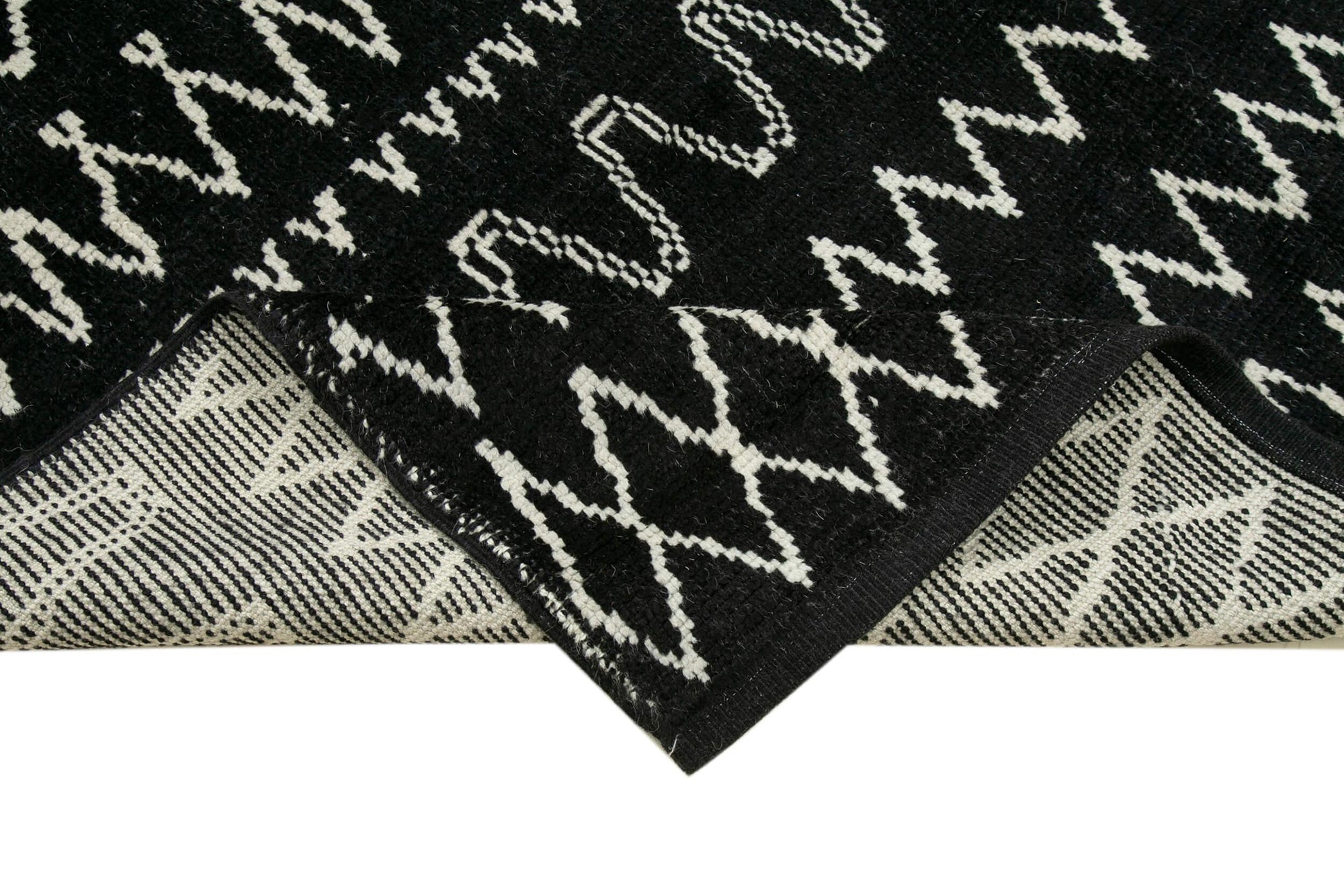 6 x 9 Black Moroccan Rug - 3989