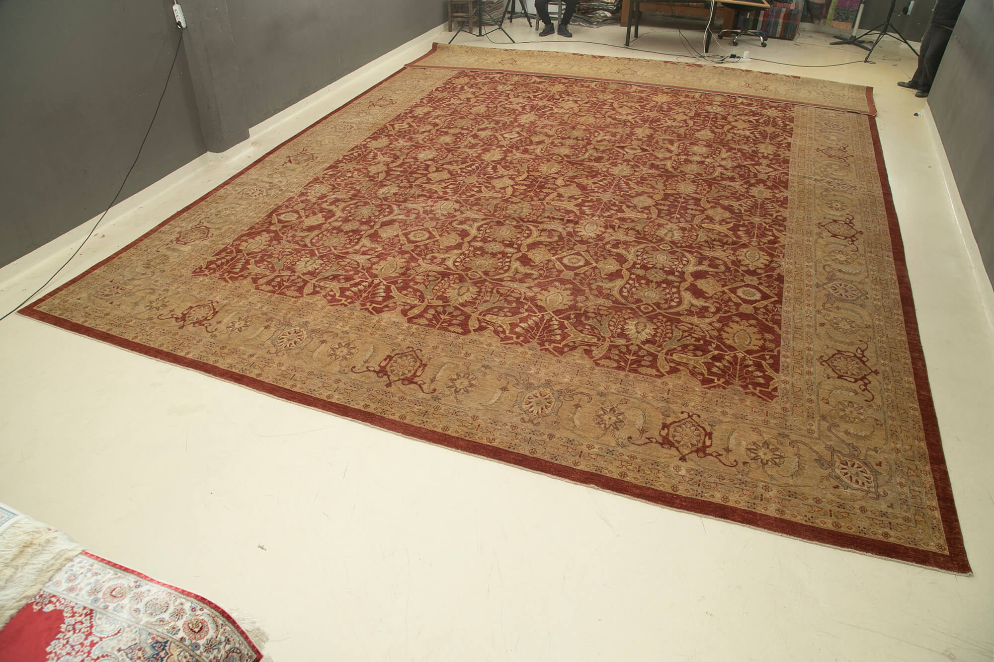 17 x 23 Red Oushak Rug - 4907