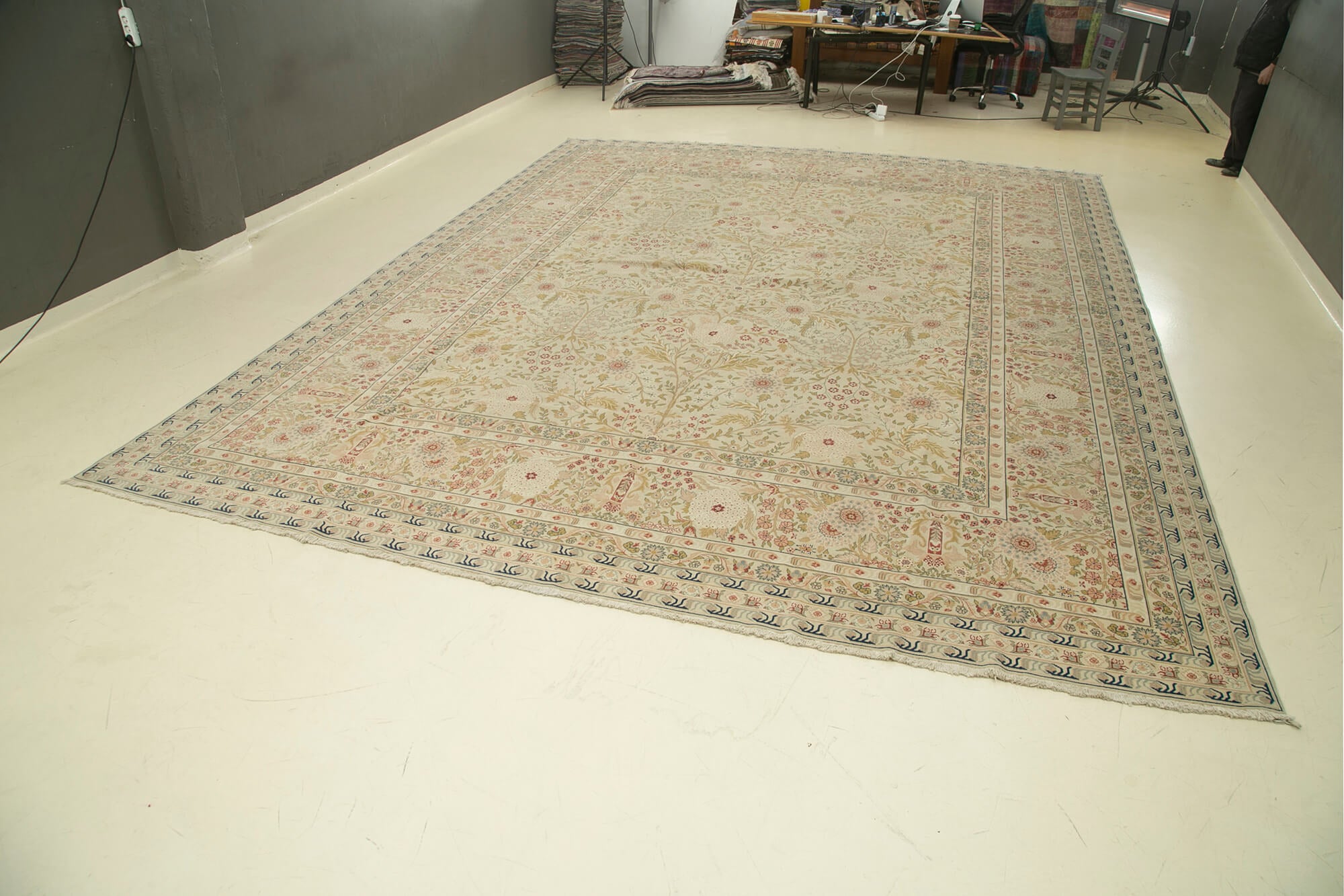 13 x 16 Beige Oushak Rug - 4914