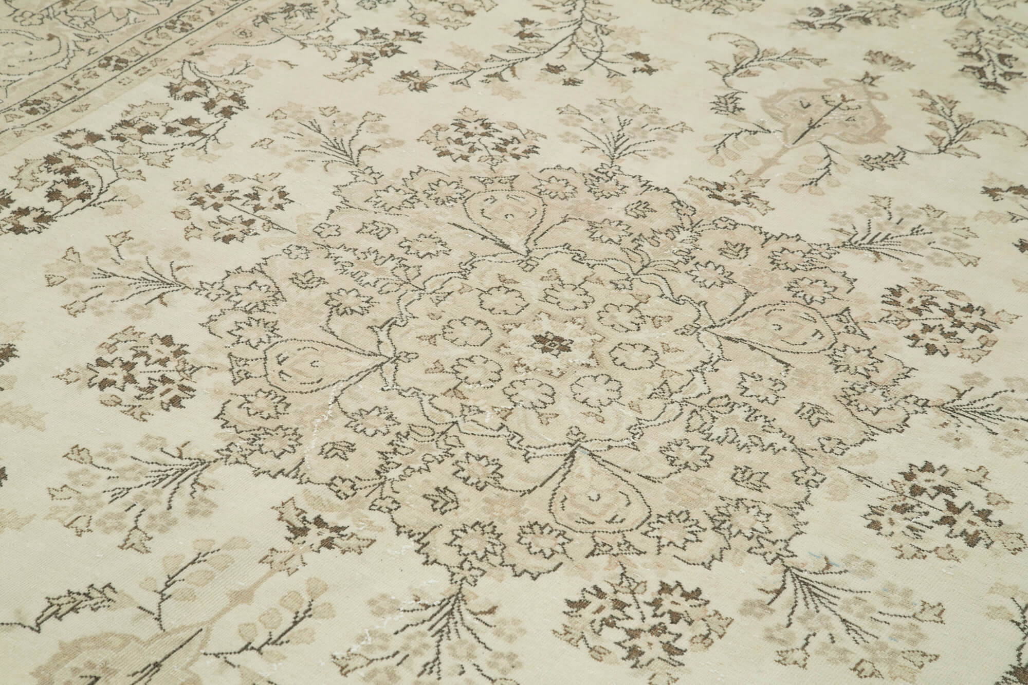 7 x 10 Beige Vintage Rug - 4934