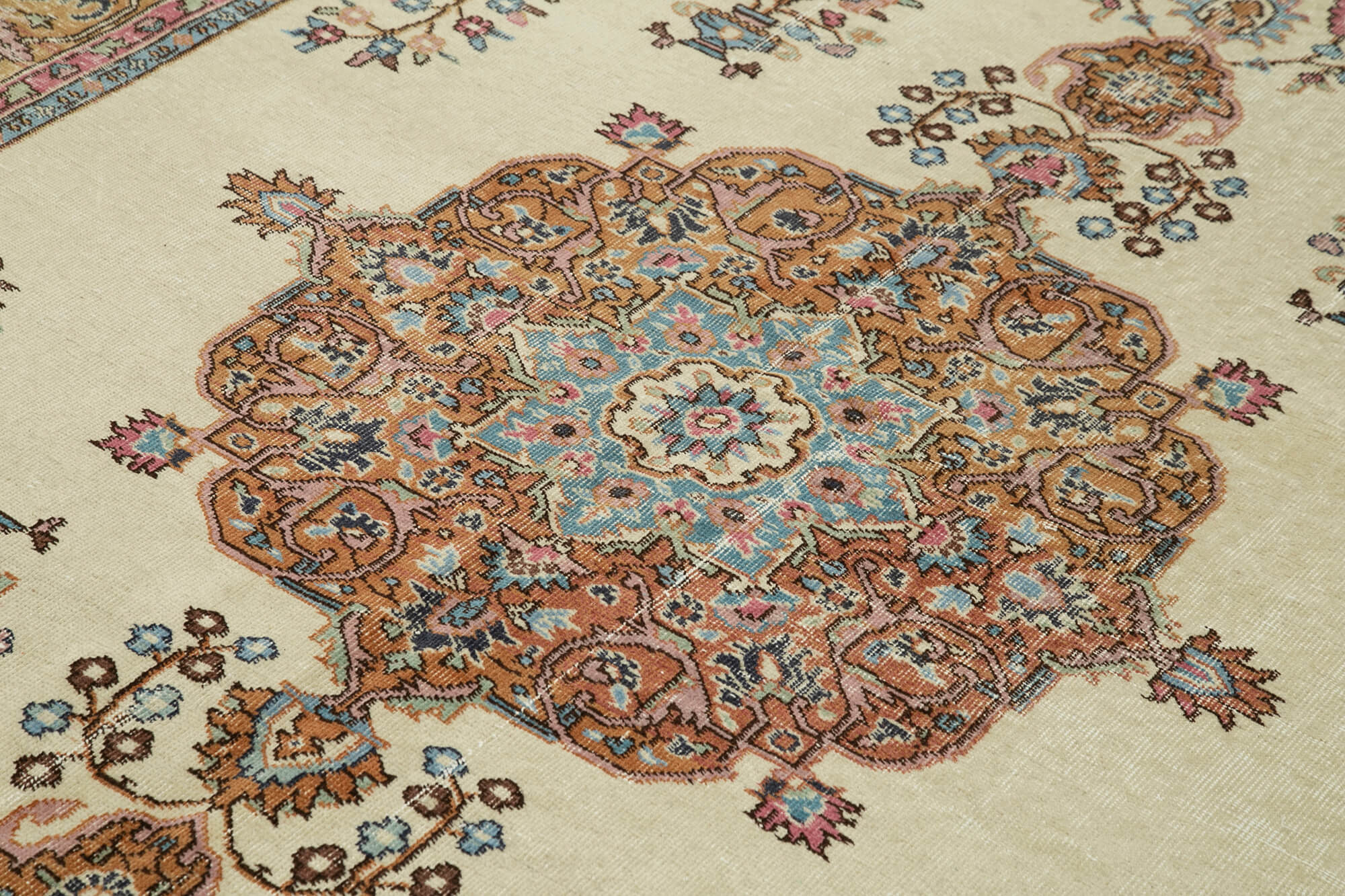 6 x 10 Beige Turkish Vintage Area Rug - 4969