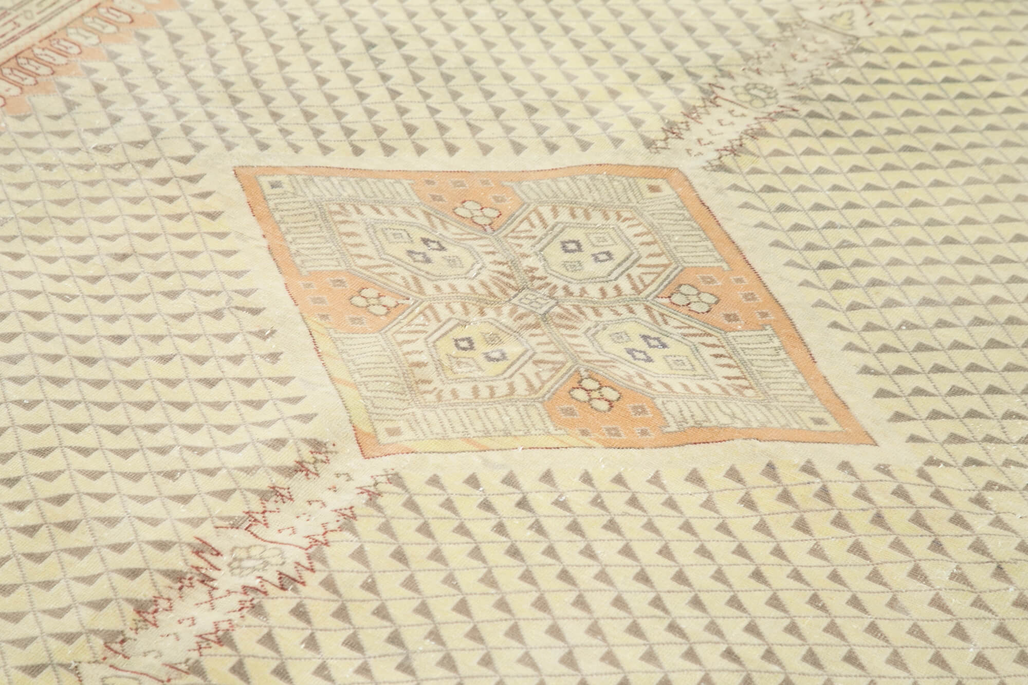 7 x 9 Beige Vintage Rug - 4986