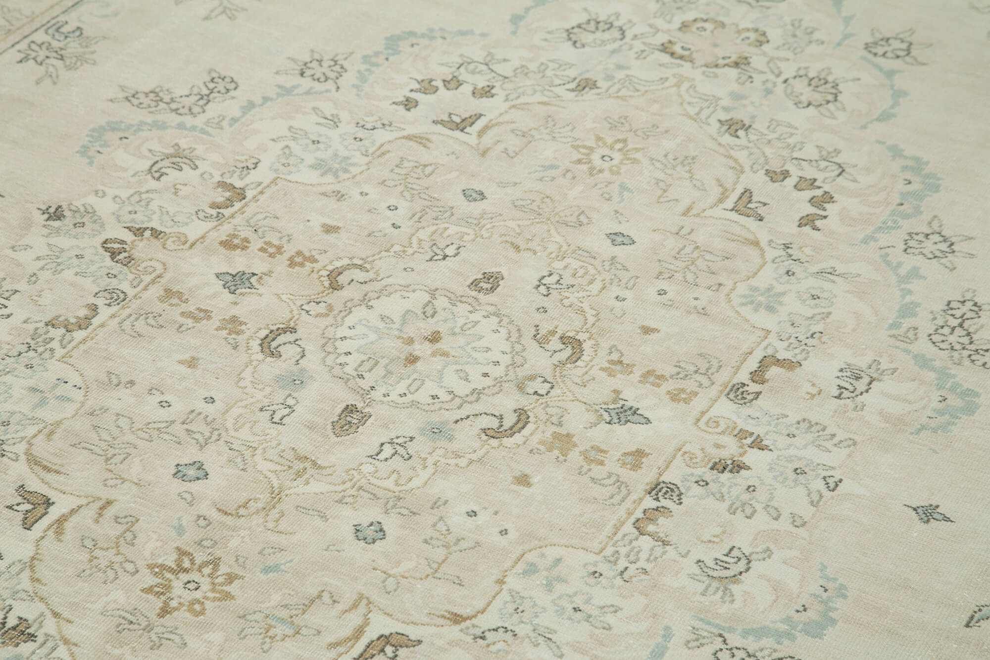 7 x 11 Beige Vintage Rug - 5070