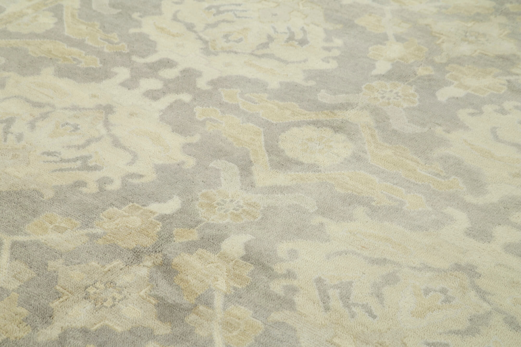 8 x 10 Beige Oushak Rug - 5204