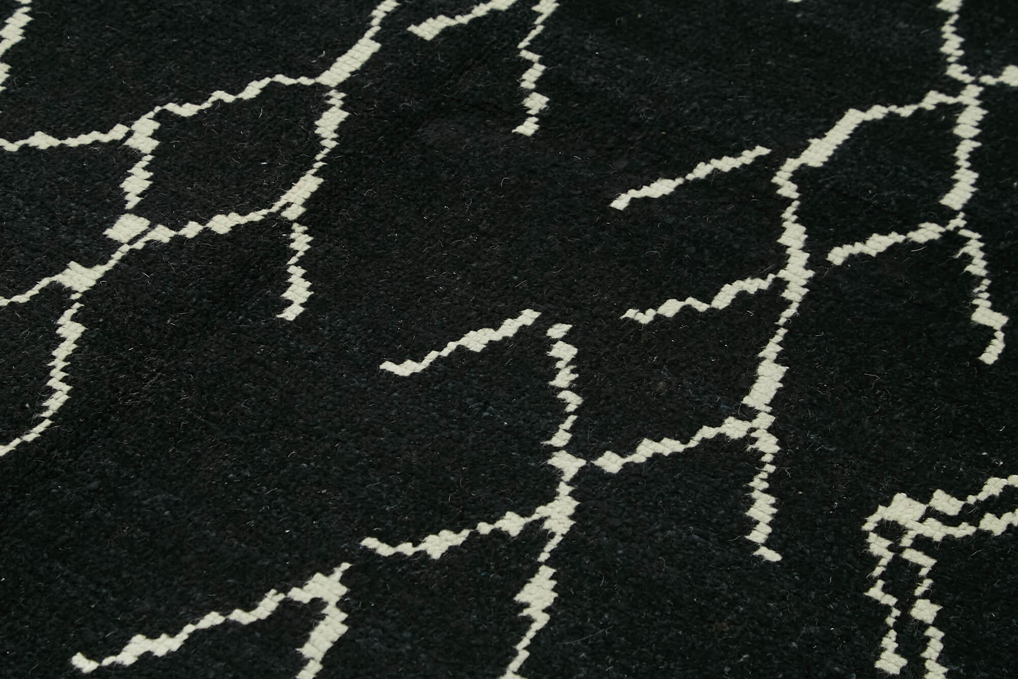 6 x 9 Black Moroccan Rug - 5742