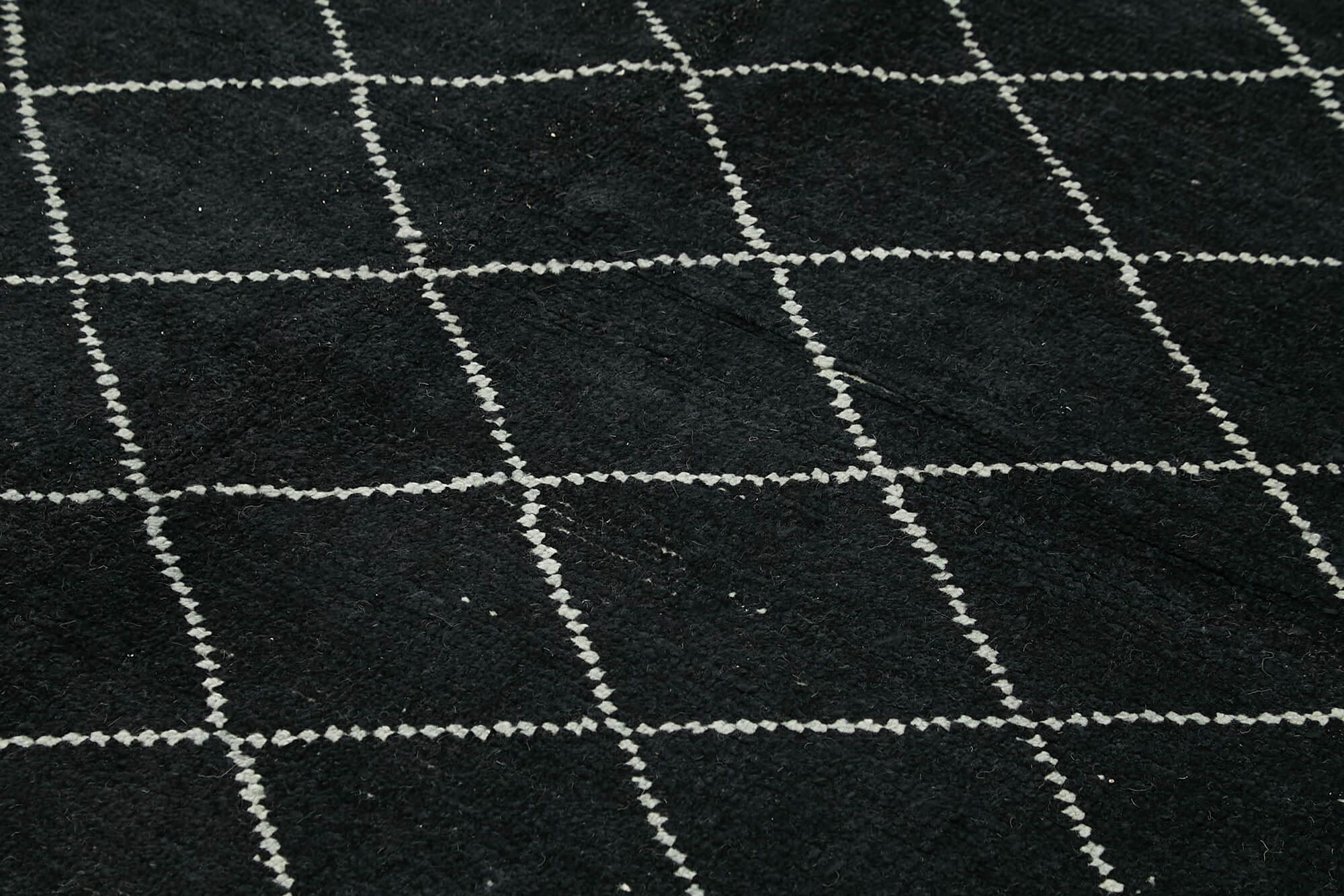 7 x 10 Black Moroccan Rug - 5755