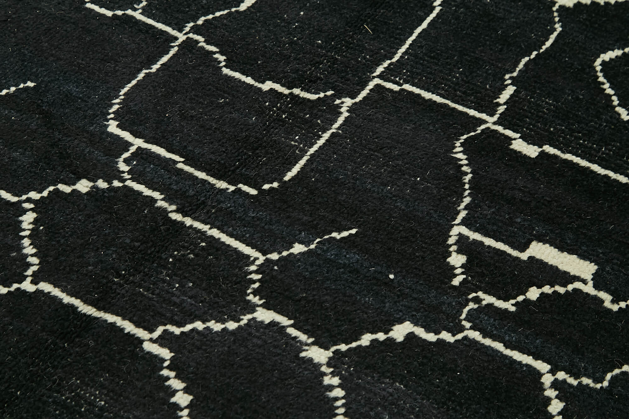 6 x 10 Black Moroccan Rug - 5758