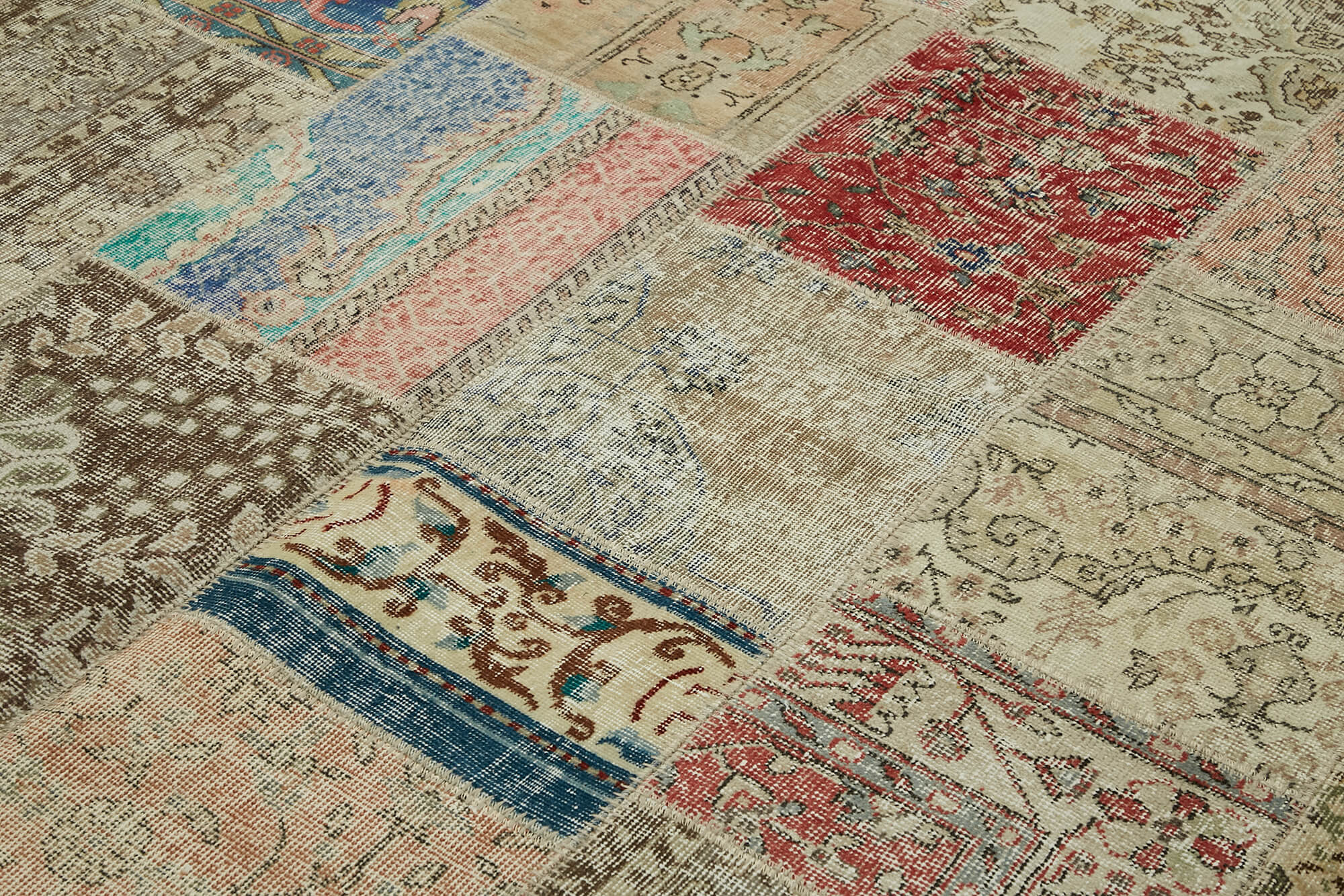 8 x 10 Beige Patchwork Rug - 6924