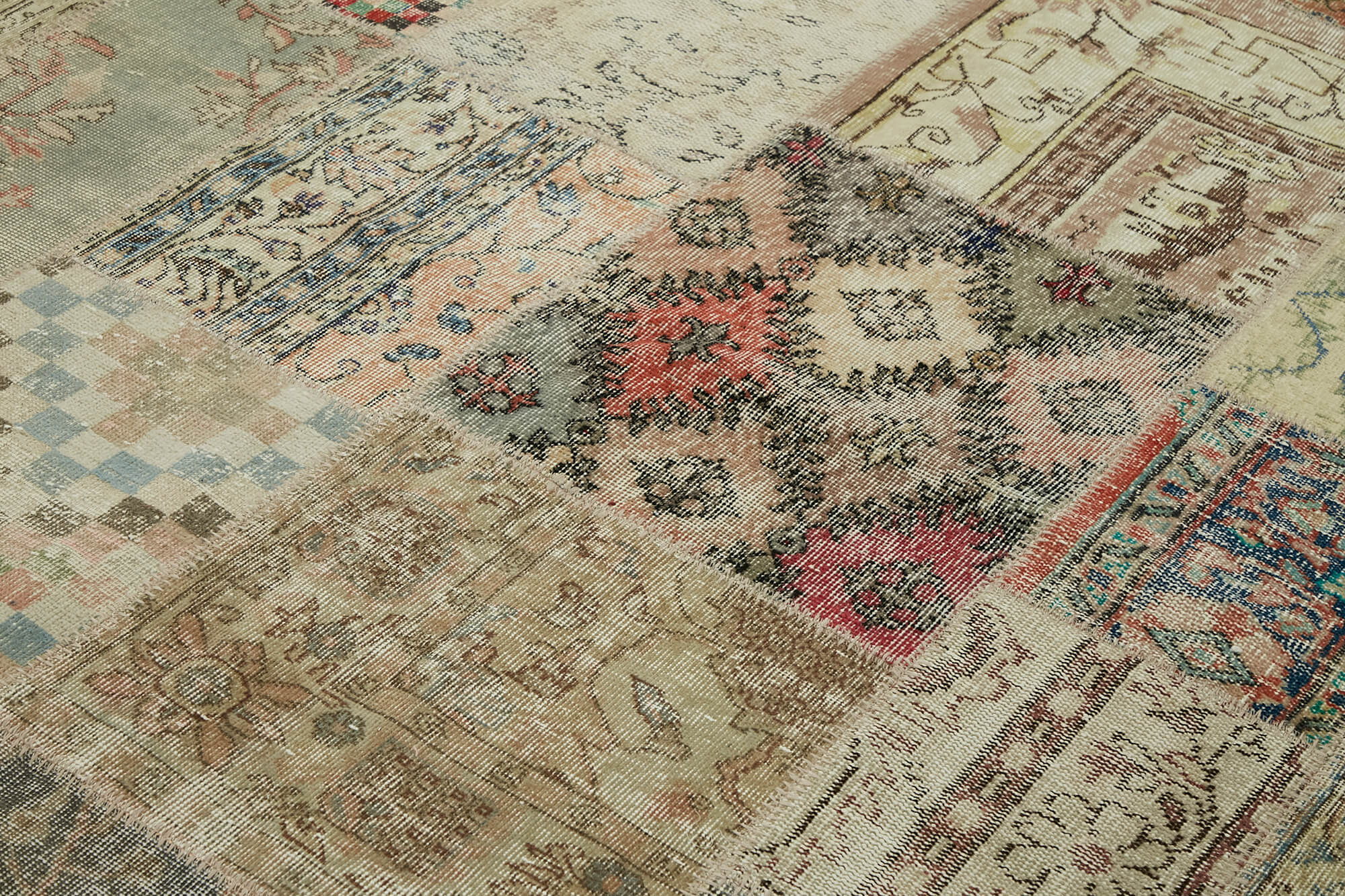 8 x 10 Beige Patchwork Rug - 6930