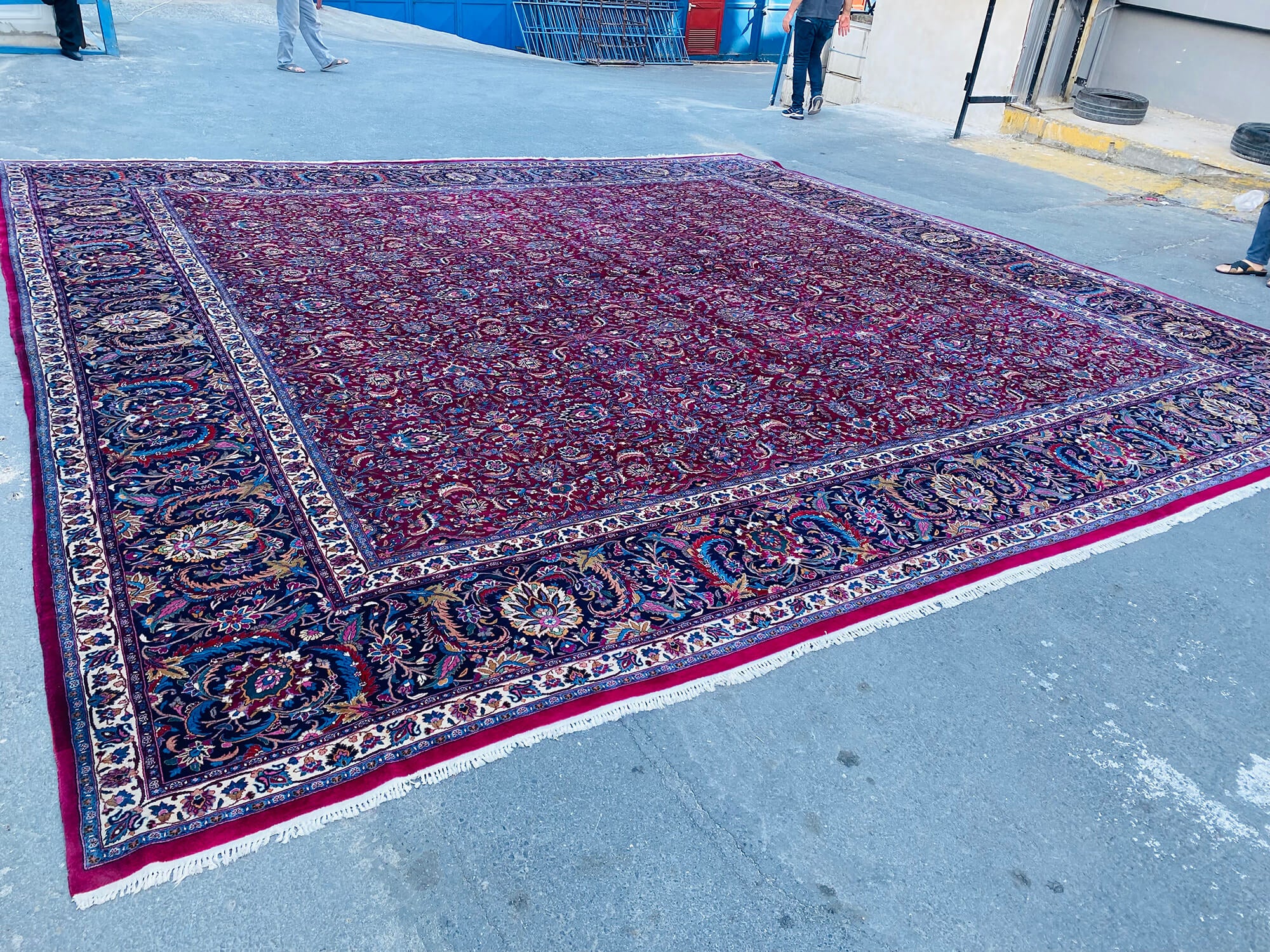 18 x 18 Red Oushak Rug - 7094