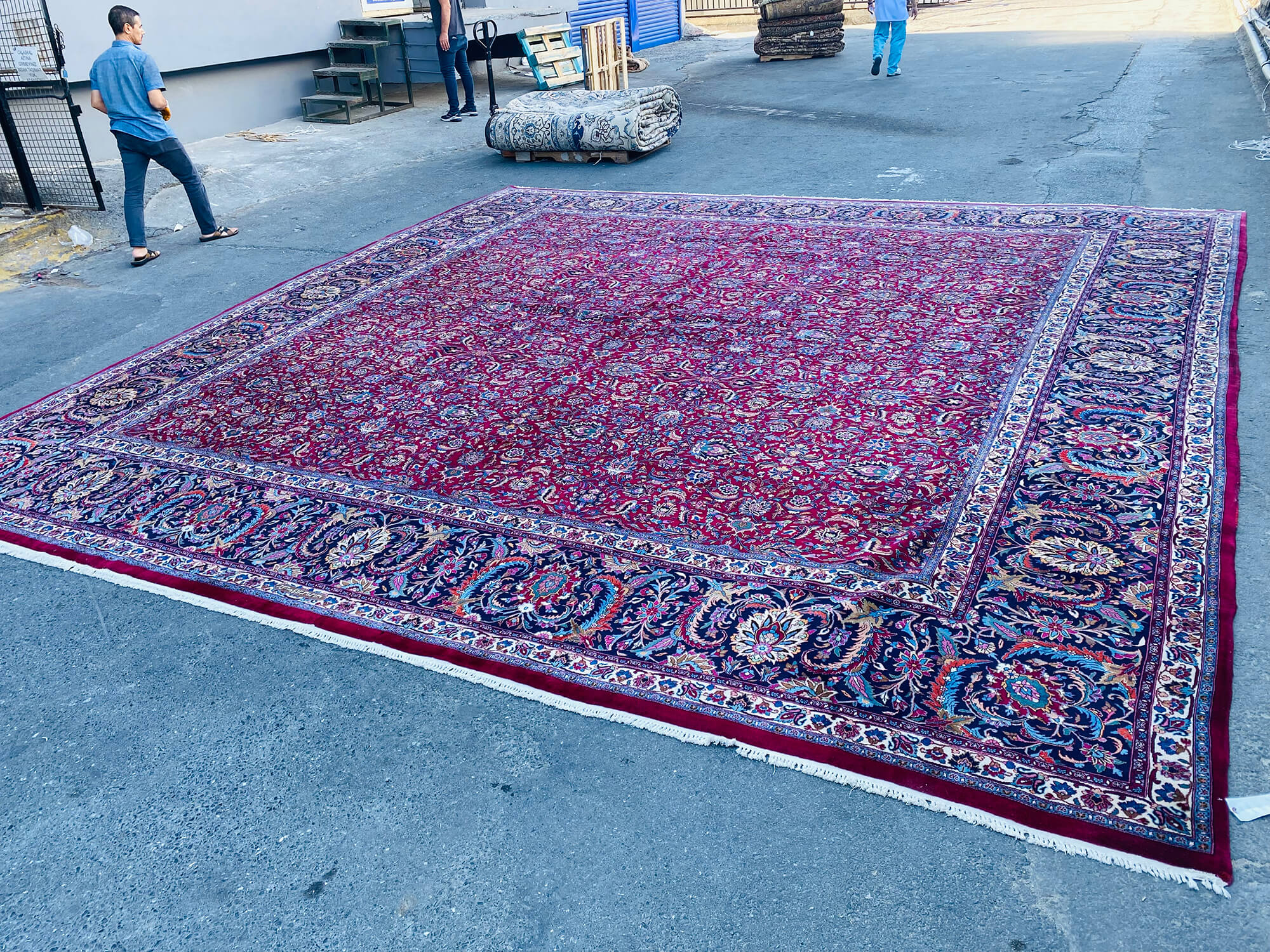 18 x 18 Red Oushak Rug - 7094