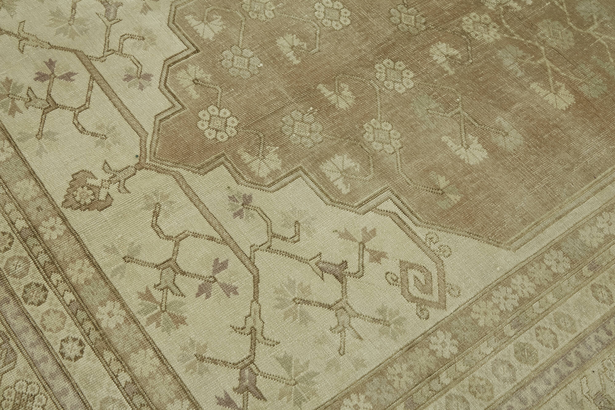 7 x 9 Beige Vintage Large Area Rug - 7404