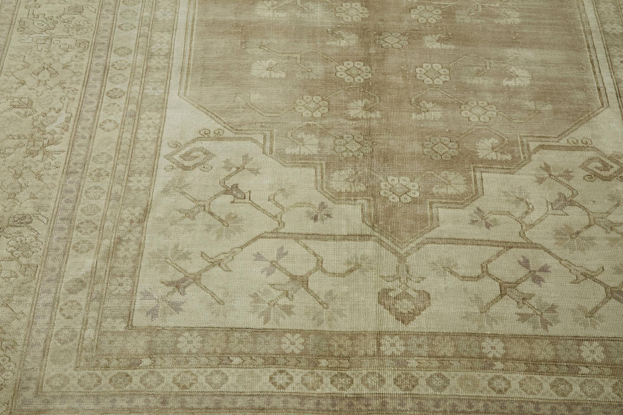 7 x 9 Beige Vintage Large Area Rug - 7404