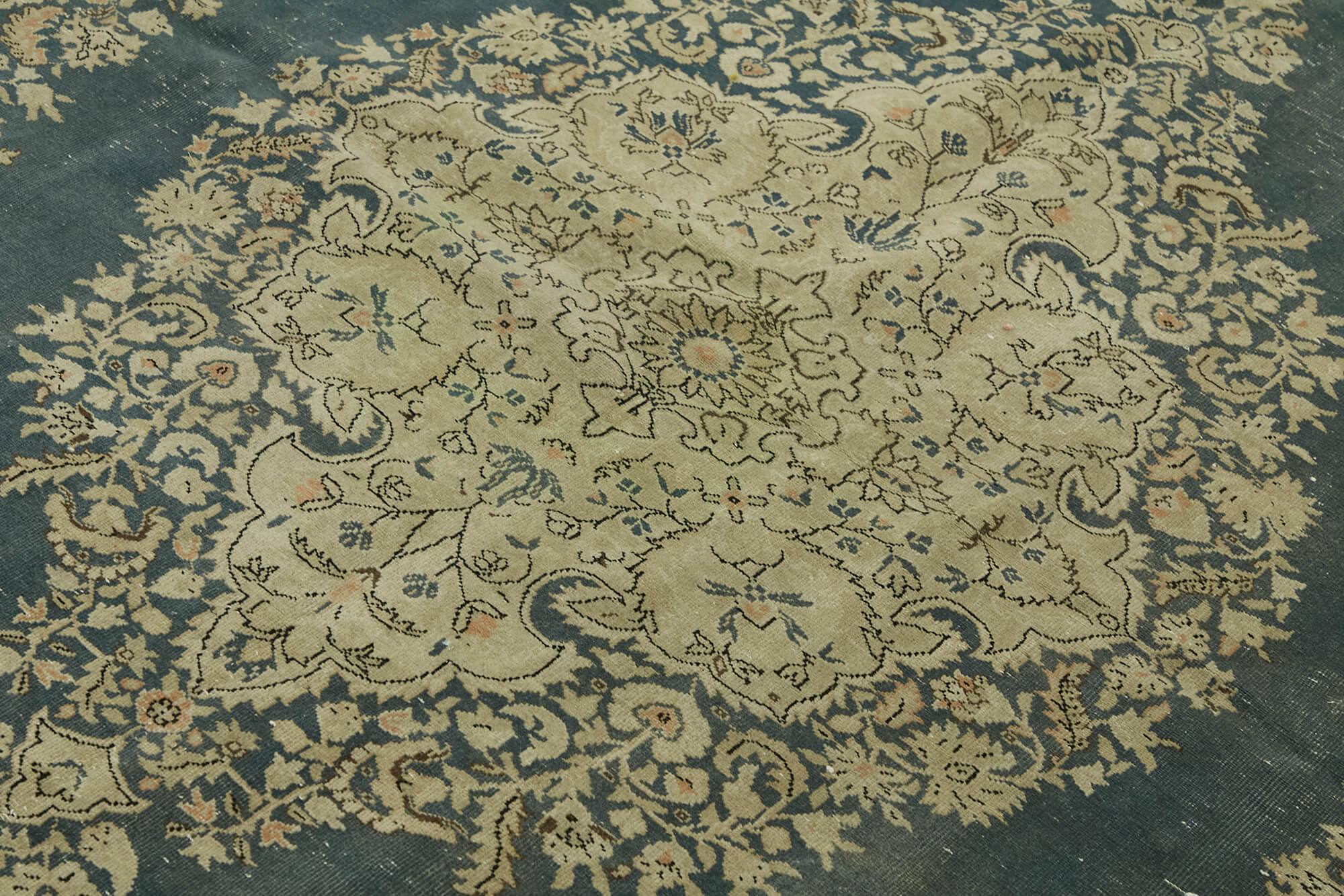 7 x 9 Beige Vintage Large Area Rug - 7413